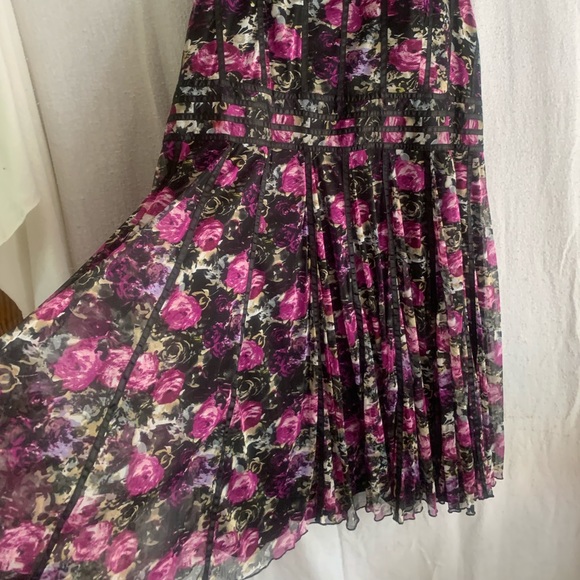 Party dress with beautiful satin ribbon trim - Picture 2 of 6